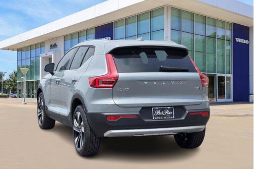 2025 Volvo XC40 B5 Plus Bright Theme