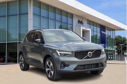2026 Volvo XC40 B5 Plus
