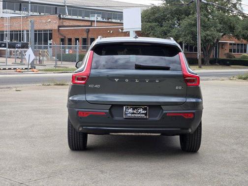 2026 Volvo XC40 B5 Plus