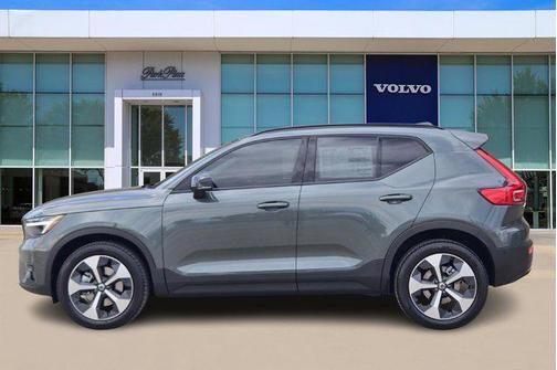 2026 Volvo XC40 B5 Plus