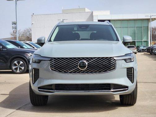 2025 Volvo XC90 B5 Core
