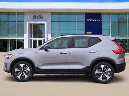 2026 Volvo XC40 Core, B4 FWD Gas (mild hybrid), Dark