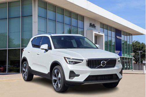 2025 Volvo XC40 B5 Core Bright Theme