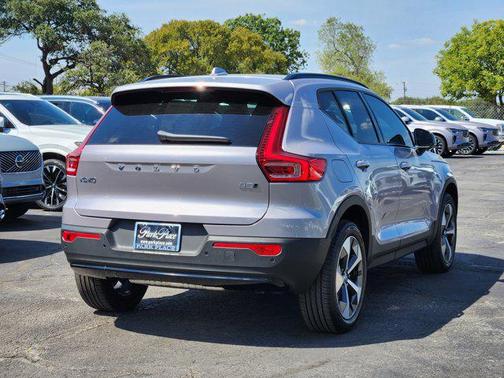 2026 Volvo XC40 B5 Plus