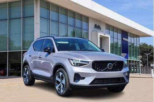 2026 Volvo XC40 B5 Plus