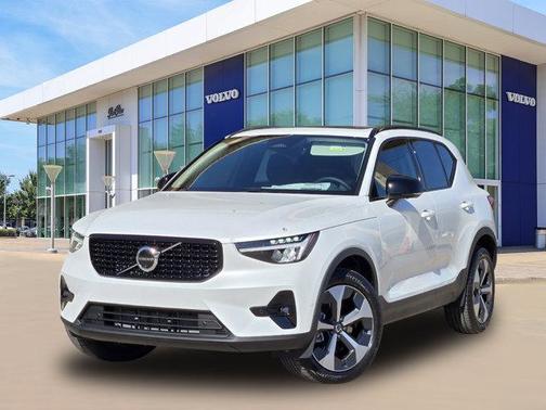 2026 Volvo XC40 B4 Plus
