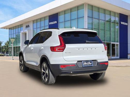 2026 Volvo XC40 B4 Plus