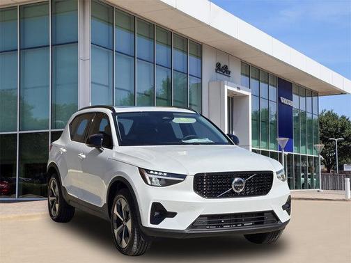 2026 Volvo XC40 B4 Plus