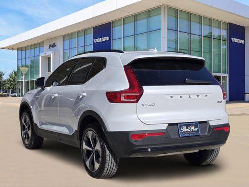 2026 Volvo XC40 Plus, B5 AWD Gas (mild hybrid), Dark
