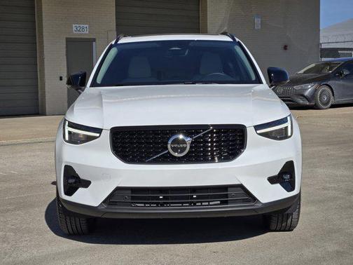 2026 Volvo XC40 Plus, B5 AWD Gas (mild hybrid), Dark