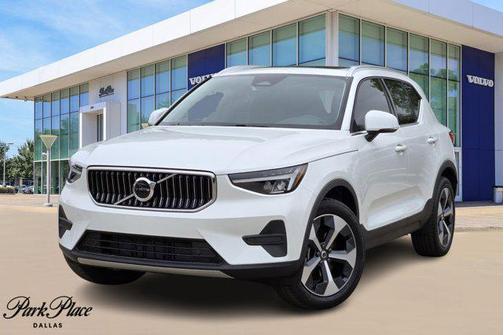2025 Volvo XC40 B5 Core Bright Theme
