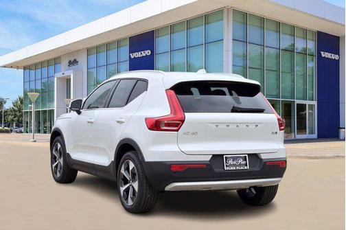 2025 Volvo XC40 B5 Core Bright Theme