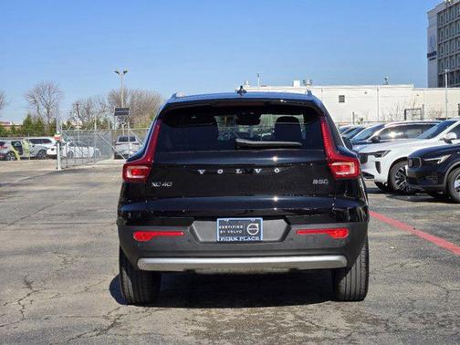 2024 Volvo XC40 B5 Core Bright Theme