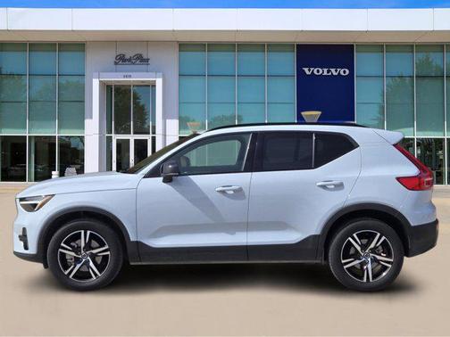 2024 Volvo XC40 B5 Core