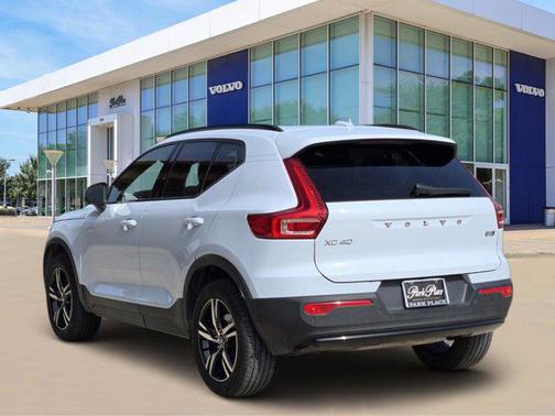 2024 Volvo XC40 B5 Core