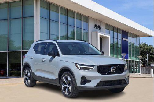 2026 Volvo XC40 B5 Plus