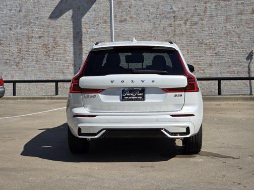 2026 Volvo XC60 B5 Plus
