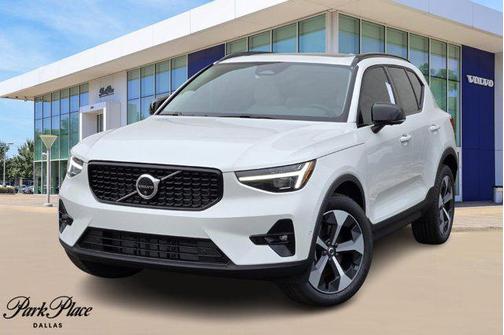 2025 Volvo XC40 B5 Plus Dark Theme