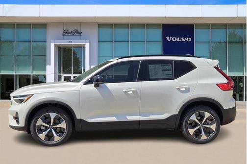 2026 Volvo XC40 B5 Plus