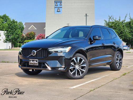 2023 Volvo XC60 B5 Ultimate Dark Theme