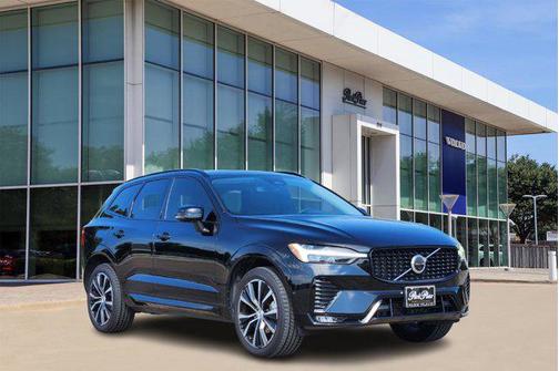 2023 Volvo XC60 B5 Ultimate Dark Theme