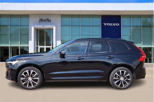 2023 Volvo XC60 B5 Ultimate Dark Theme