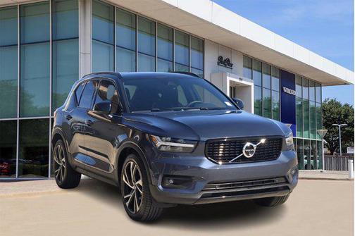 2022 Volvo XC40 T5 R-Design