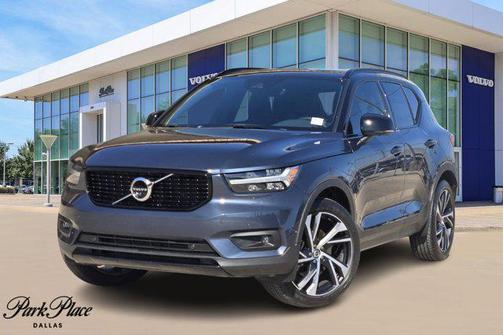 2022 Volvo XC40 T5 R-Design
