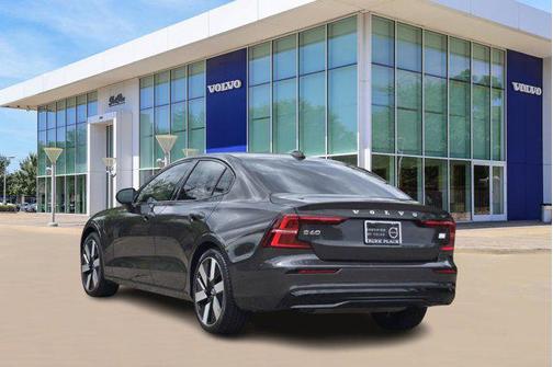 2024 Volvo S60 Recharge Plug-In Hybrid T8 Ultimate Dark Theme