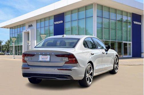 2024 Volvo S60 B5 Core Dark Theme