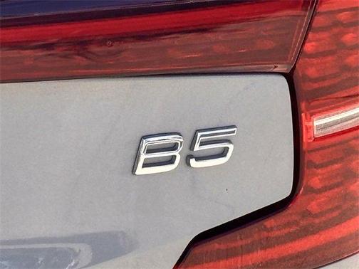 2024 Volvo S60 B5 Core Dark Theme