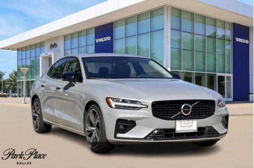 2024 Volvo S60 B5 Core Dark Theme