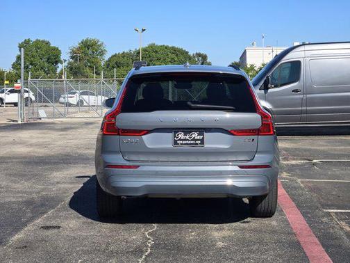 2022 Volvo XC60 B5 Momentum