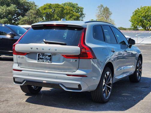 2026 Volvo XC60 B5 Plus