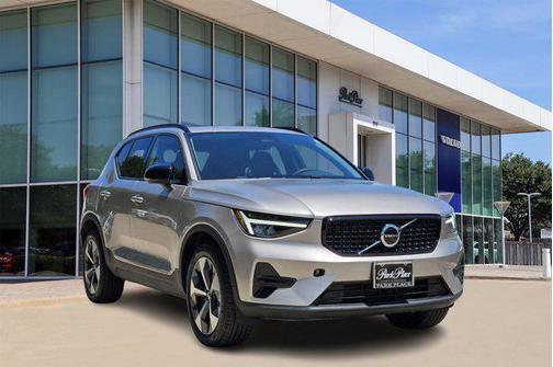 2024 Volvo XC40 B5 Core Bright Theme