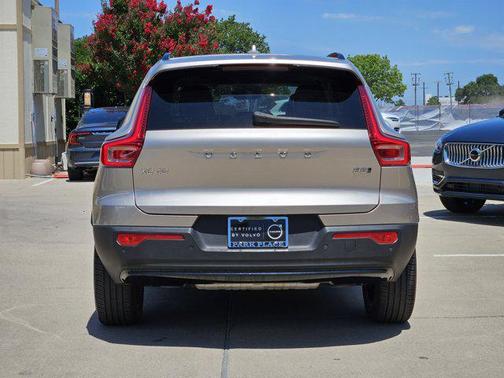 2024 Volvo XC40 B5 Core Bright Theme
