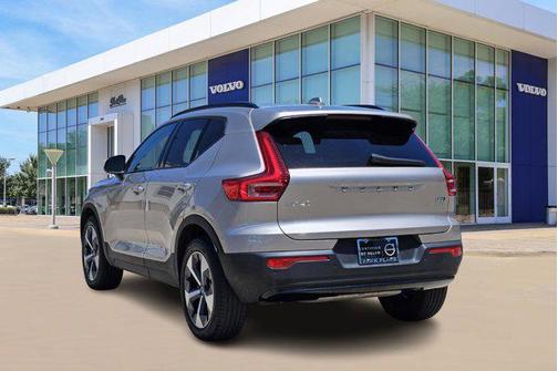 2024 Volvo XC40 B5 Core Bright Theme