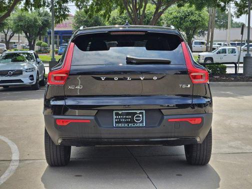 2022 Volvo XC40 T5 R-Design