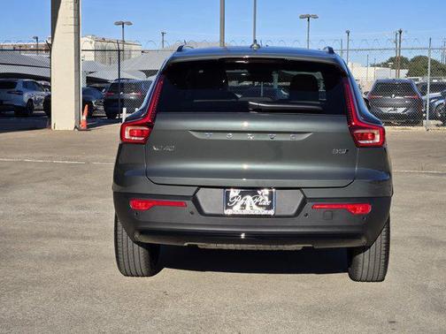 2026 Volvo XC40 B5 Ultra