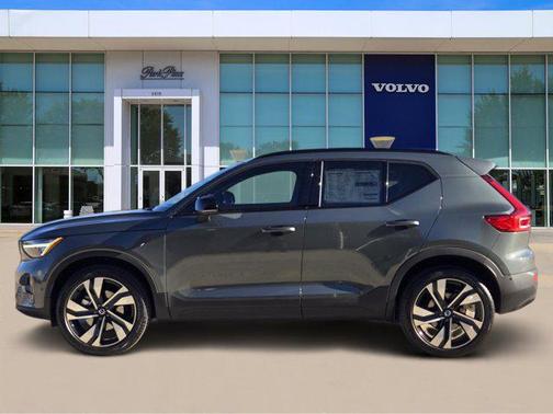 2026 Volvo XC40 B5 Ultra