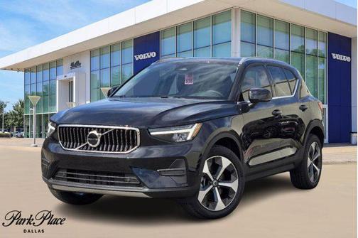 2025 Volvo XC40 B5 Core Bright Theme