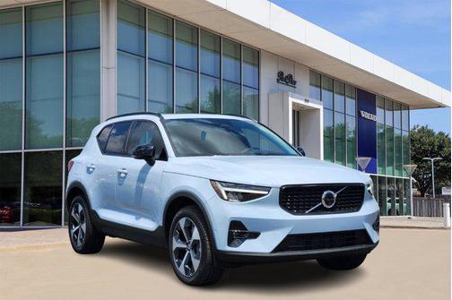 2026 Volvo XC40 B4 Plus