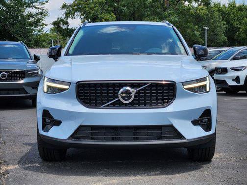 2026 Volvo XC40 B4 Plus