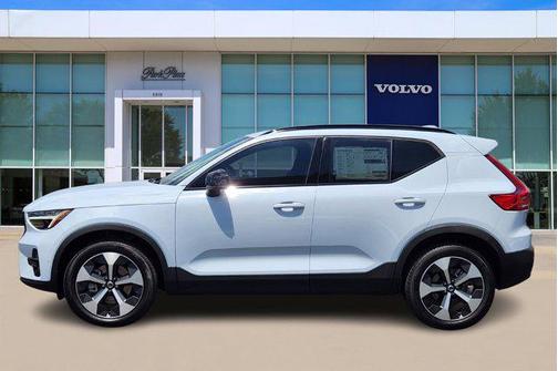 2026 Volvo XC40 B4 Plus