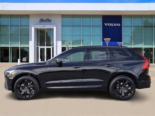 2026 Volvo XC60 B5 Ultra Black Edition