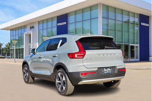 2025 Volvo XC40 B5 Plus Bright Theme