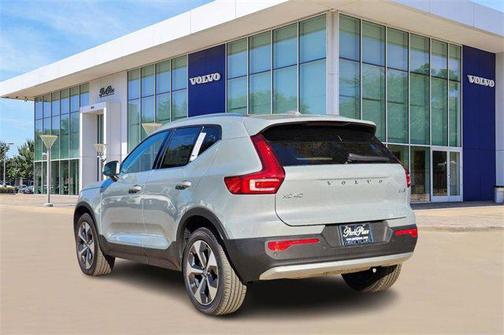 2025 Volvo XC40 B5 Plus Bright Theme