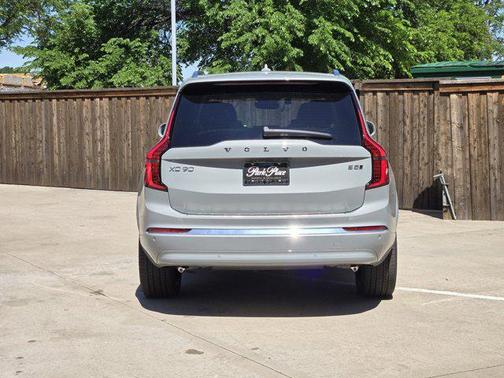 2025 Volvo XC90 B5 Plus 7-Seater