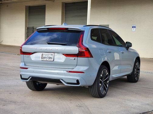 2026 Volvo XC60 B5 Ultra