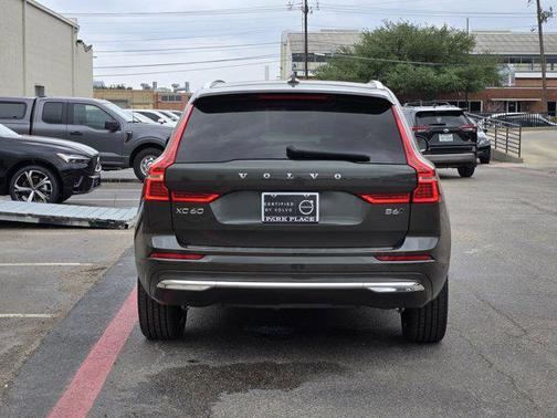 2022 Volvo XC60 B6 Inscription
